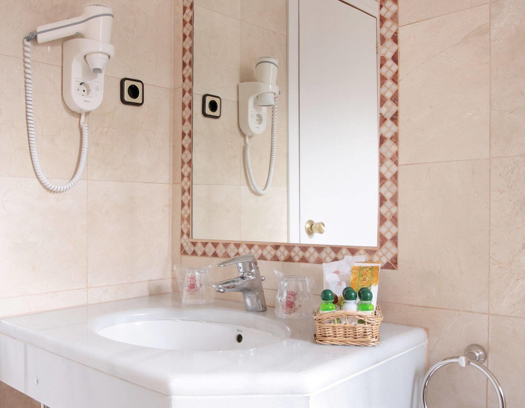 Regencia Colon Hotel Barcelona Ngoại thất bức ảnh